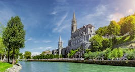 Flüge nach Lourdes, Frankreich