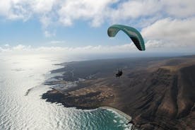 DISCOVERY FLIGHT um voo de parapente em Lanzarote com um piloto profissional