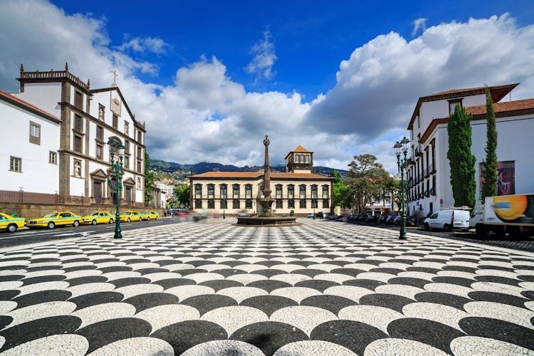 Photo of Beautiful cityscape of the townsquare Praca do Municipio in Funchal.