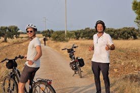 E-bike Tour Ostuni. Ulivi secolari, frantoio e Dolmen 