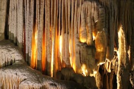 Viagem de um dia: Visite a Caverna Postojna e o glorioso castelo Predjama