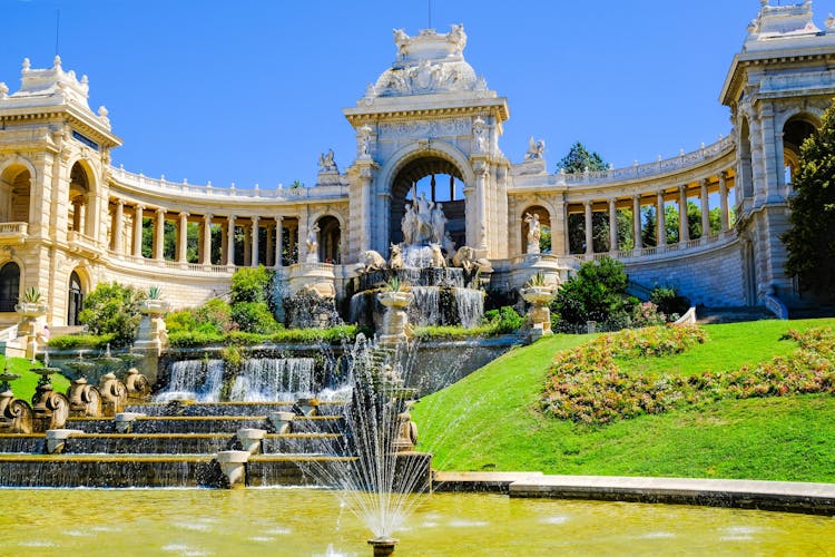Photo of Marseille. Palais de Longchamp with fountains and sculptures, in sunny day, view from the right side.