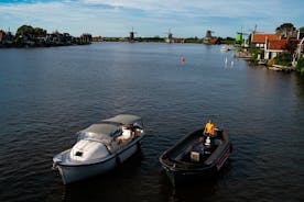 Cruzeiro privado no moinho de vento Zaanse Schans em barco de luxo