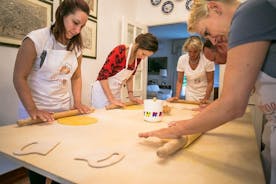 Tour del mercato per piccoli gruppi e lezione di cucina ad Asti