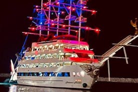 Desde Alanya y Side: crucero nocturno de discoteca con fiesta de espuma y música