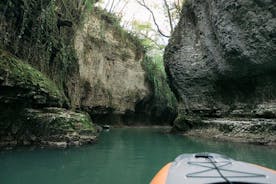 Excursión de día completo a los cañones y cuevas de Kutaisi desde Tbilisi