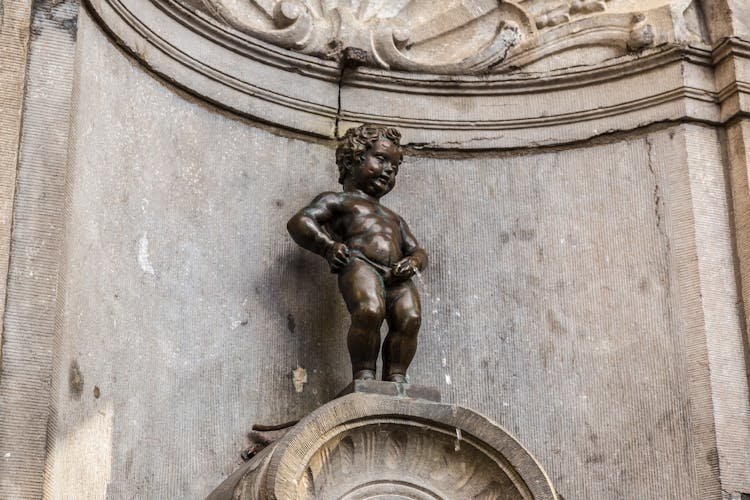 BRUSSELS, BELGIUM - JULY 6: Manneken Pis statue in Brussels. Statue of a pissing boy in a beautiful summer day in Brussels, Belgium on July 6 2014.