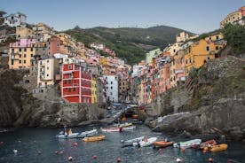 Opastettu päiväretki yksityisellä veneellä Cinque Terren yksityisveneelle