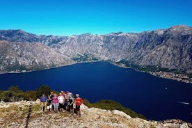 Vaellus Vrmacin niemimaa, josta on panoraamanäkymät Kotorin lahdelle