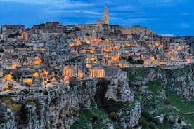 Tour de un día en Matera con degustación de vinos locales.