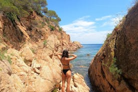 Ruta guiada en kayak y snorkel a la Costa Brava: grupo reducido y almuerzo