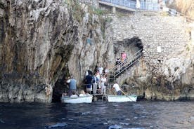 Vieraile Blue Grottossa ja Caprin ja Anacaprin opastetulla kierroksella