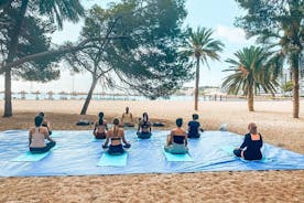 Yoga en brunch op het strand