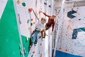 Escalada em Mørkvedhallen Klatresenter