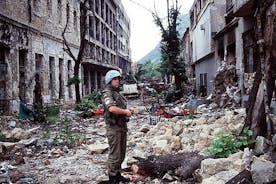 Jugoslavian hajoaminen ja Mostarin sota: Elämä piirityksen alla