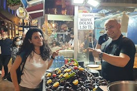 Excursão gastronômica em Istambul à noite: Meyhane tradicional e comida de rua
