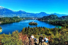 Slowenische Höhepunkte - der Bleder See, die Postojna-Höhle und das Predjama-Schloss aus Ljubljana