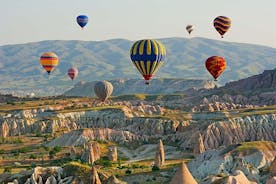 Solopgang varmluftsballon i magisk cappadocia med morgenmad og champagne