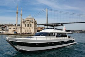 Crucero en yate privado de lujo de 2 horas por el Bósforo de Estambul