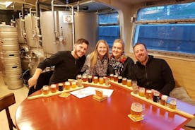 Tour della birra in mini birrifici a Praga con stuzzichini cechi