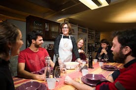Experiência de jantar na casa de um local em Castellina in Chianti com Show Cooking