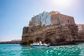 Polignano a Mare: passeio de barco pelas cavernas - grupo pequeno