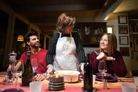 Experiência de jantar na casa de um local em Nizza Monferrato com demonstração de culinária