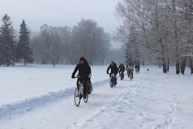 Excursão de bicicleta de inverno em Tallinn com parada para café