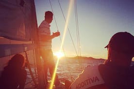 Experimente la navegación romántica al atardecer en un moderno yate de vela de 36 pies (11 m) | Hvar