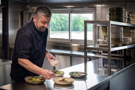 Bootstour auf der Seine in Paris mit Abendessen mit Drei-Gänge-Menü