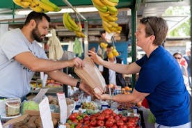 Lokalt markedsbesøk og privat matlagingskurs hjemme hos en lokal i Riomaggiore