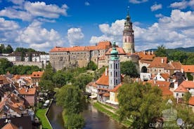Traslado turístico privado de ida de Passau a Praga via Cesky Krumlov