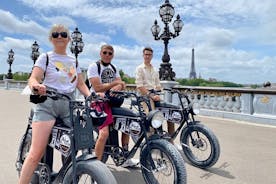 Tour guidato in bici elettrica per famiglie a Parigi