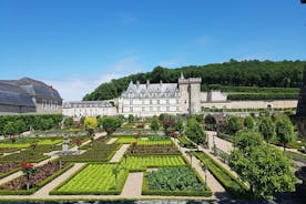 Loiren laakson päivä Amboisesta: Azay le Rideau, Villandry ja 2 Vouvray-viinitilaa