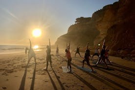 Sunset Yoga Portimãon kauniilla rannalla el Sol Lifestylen toimesta