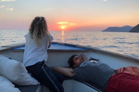 Excursão de barco ao pôr do sol em Cinque Terre