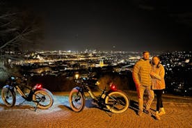 Retro Style E-Bike Night Tour i Praha - Live guidet 