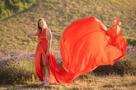 Privat flygande klänningsfotografering i Toscana