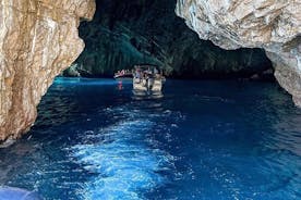 Passeio de lancha pela Caverna Azul saindo de Kotor