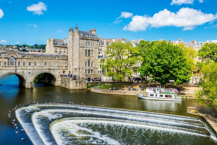 Photo of the Pulteney Bridge River Avon in Bath, England.