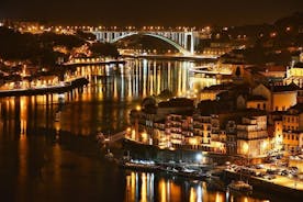 Visite de nuit du patrimoine de Porto avec spectacle de fado et dîner compris