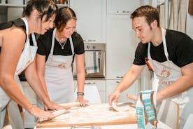 Cesarine: Pasta & Tiramisu Class na casa de um local em Positano