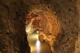 Excursão a pé pela caverna privada em Budapeste