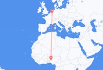 Flyreiser fra Ilorin, Nigeria til Maastricht, Nederland