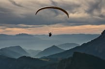 Passeios de parapente dentro, Turquia