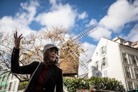 Guided tour of Montmartre in songs with a professional