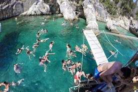 Viagem de barco Corfu, natação e churrasco