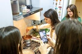 Esperienza culinaria a casa di un locale ad Asti con show cooking