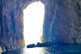 Fahrt mit dem Schnellboot zur Insel Sazan, zur Haxhi-Ali-Höhle und nach Karaburun