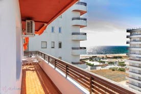 Apartamento nuevo junto a la playa vistas al mar